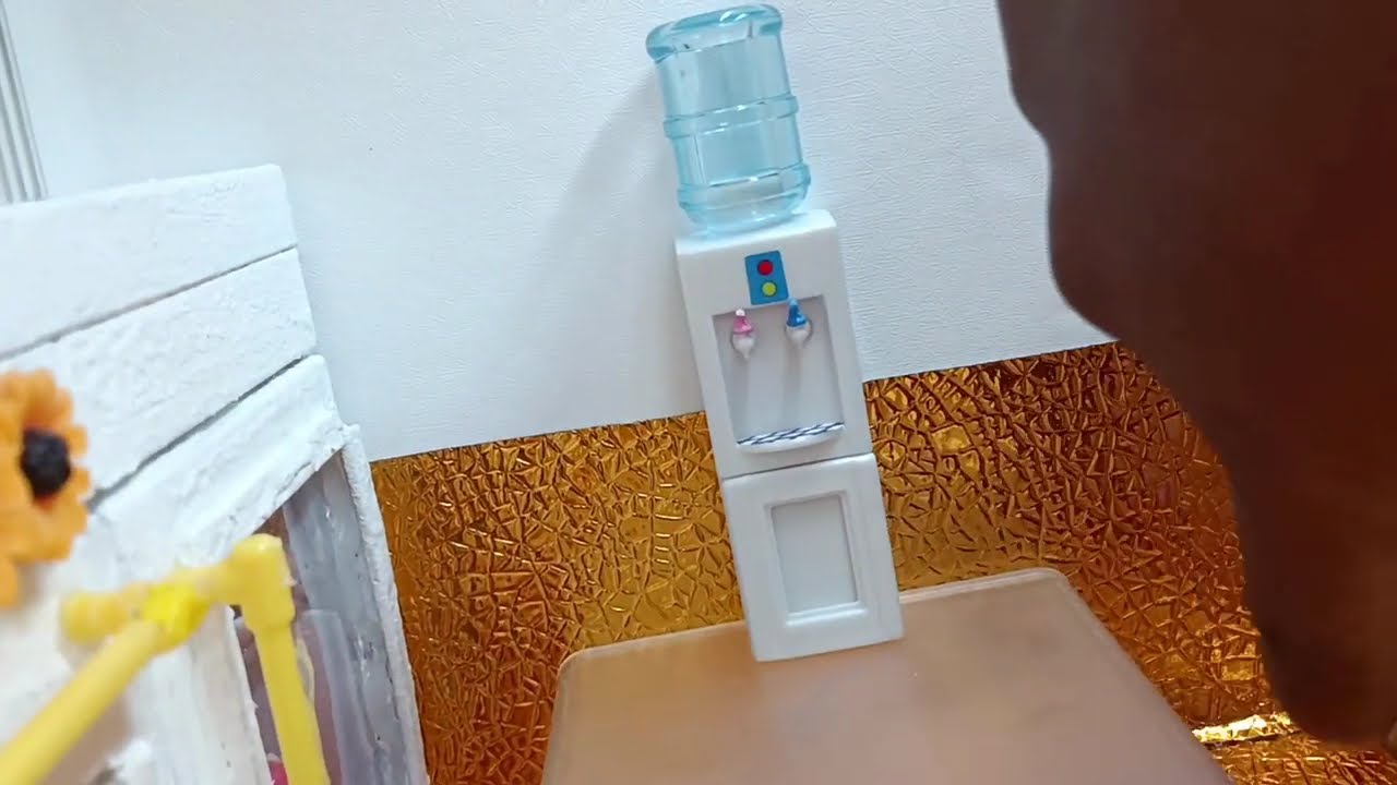 (Video: S. 4 Ep. 087) Toyvian Mini Water Dispenser - Miniature Dollhouse. High End Luxury.