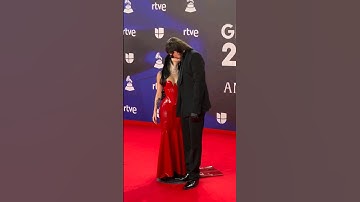 Thumbnail of Nicki Nicole y Peso Pluma se besan en la alfombra roja de los Latin Grammys #nickinicole #pesopluma