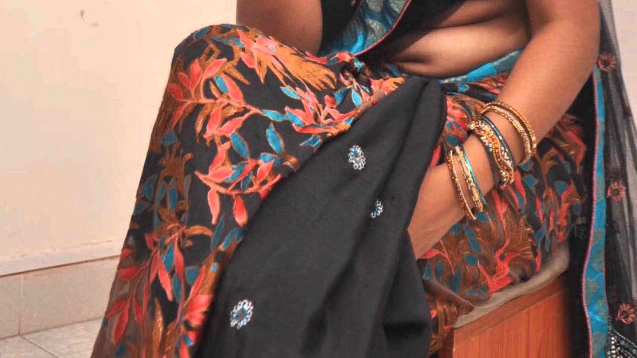 Hot Mallu Aunty Navel Show In Saree Youtube