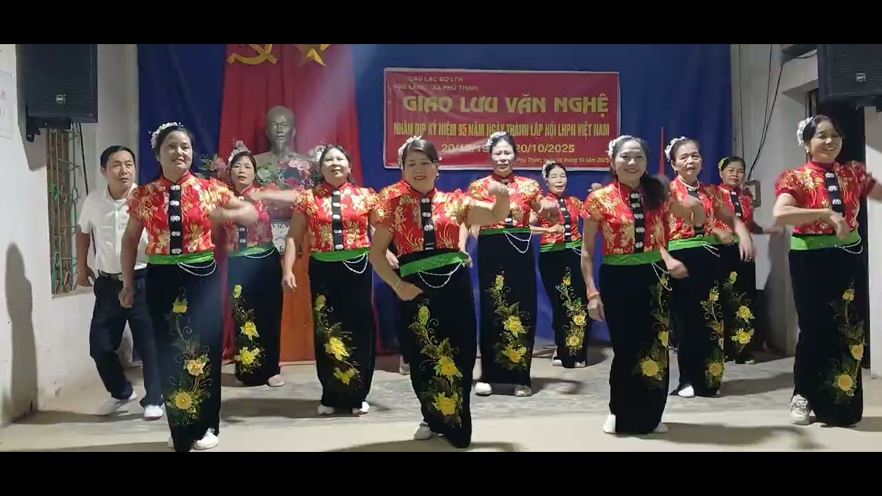 Điêu nhảy hiên đai cưc bốc (CLB xã phú thinh biểu diễn)