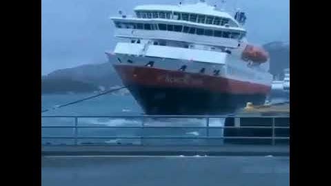 و من آياته الجواري في البحر