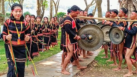 Tiết mục cồng chiêng gây ấn tượng tại lễ hội văn hóa các dân tộc Tây Nguyên 2024 # 93