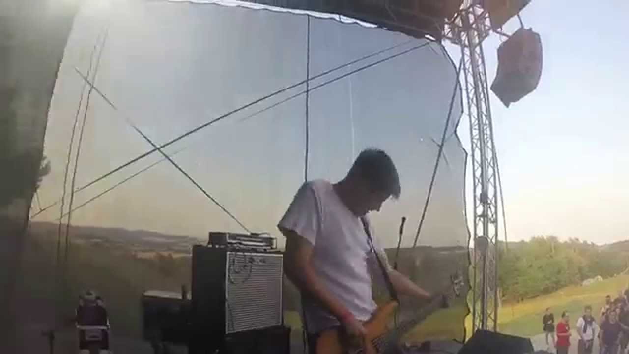 Ver JIZZ - 02 Light's On - FAJTFEST 2014 (stage view) no YouTube Ver JIZZ - 02 Light's On - FAJTFEST 2014 (stage view) no YouTube