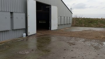 JCB 536-60 loading chicken muck.