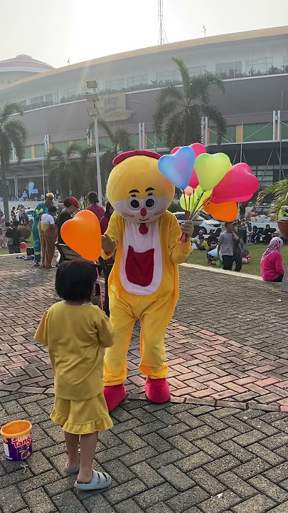 BADUT DORAEMON KUNING LUCU