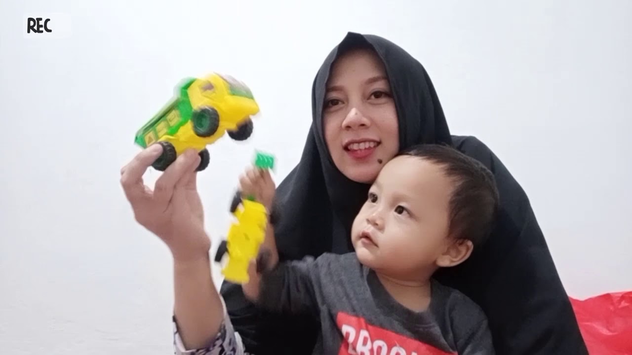 Mengenal mainan anak truk  pemadam  kebakaran  dan alat 