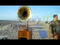 Un phonographe sur la plage de cayeux sur mer 80