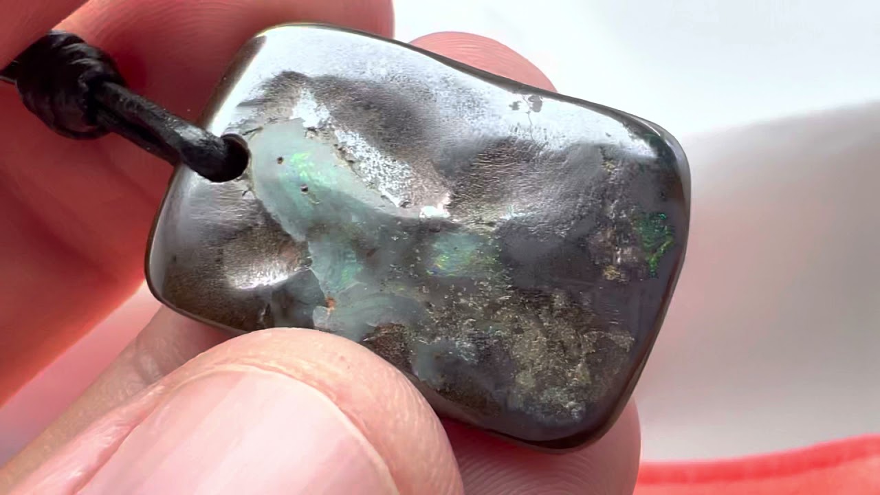 Pendentif Opale Boulder - Australie - Poids 5.61g + cordon cuir OP133