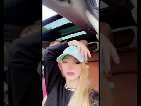 مونى ليمام في اخر ظهور لها مع اختها