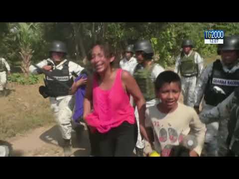 Video: La Ragazza Immigrata Muore Dopo Essere Stata Detenuta Dalle Autorità Di Immigrazione