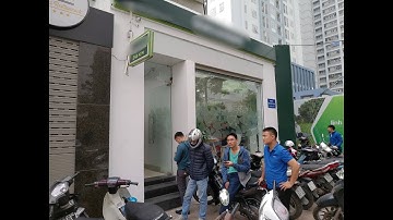 Chật vật rút tiền ATM mùa Tết | VTV24