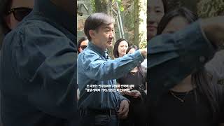 기자와 인왕산 산책한 조국…“지구당 부활이 1과제? 동의 못해”