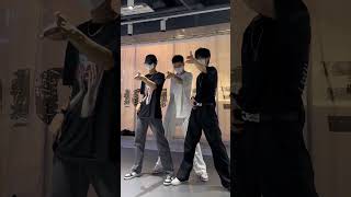 Xiaomin  \u0026 Harry《小民同学 \u0026 承霖. \u0026 Harry学长🏀》Dance Cover 《PSY - GENTLEMAN》| Hot Dance Douyin #shorts