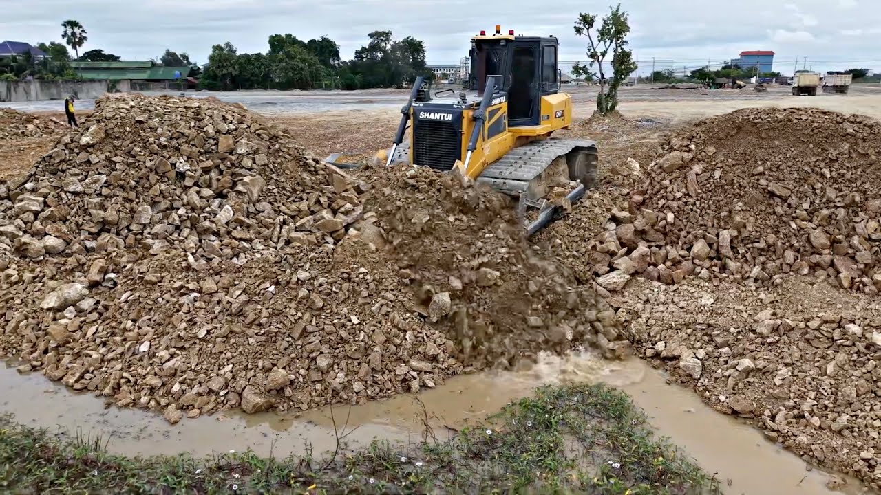 Amazing! Landfill Task! Fill Stone into Last Flood Block Use Shantui DH17C3 Dozer & 25T Dump Truck