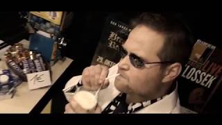 Blinker Links - Wedel mit dem Shirt in der Luft [Offizielles Musikvideo]