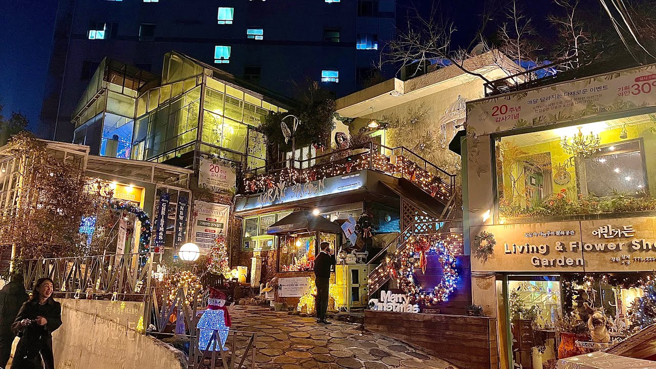 Прогулка по Чондун-гилу в Сеуле, где пришло Рождество