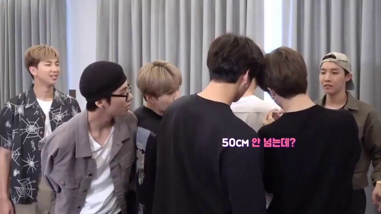 BTS mengukur lebar bahu JIN - YouTube