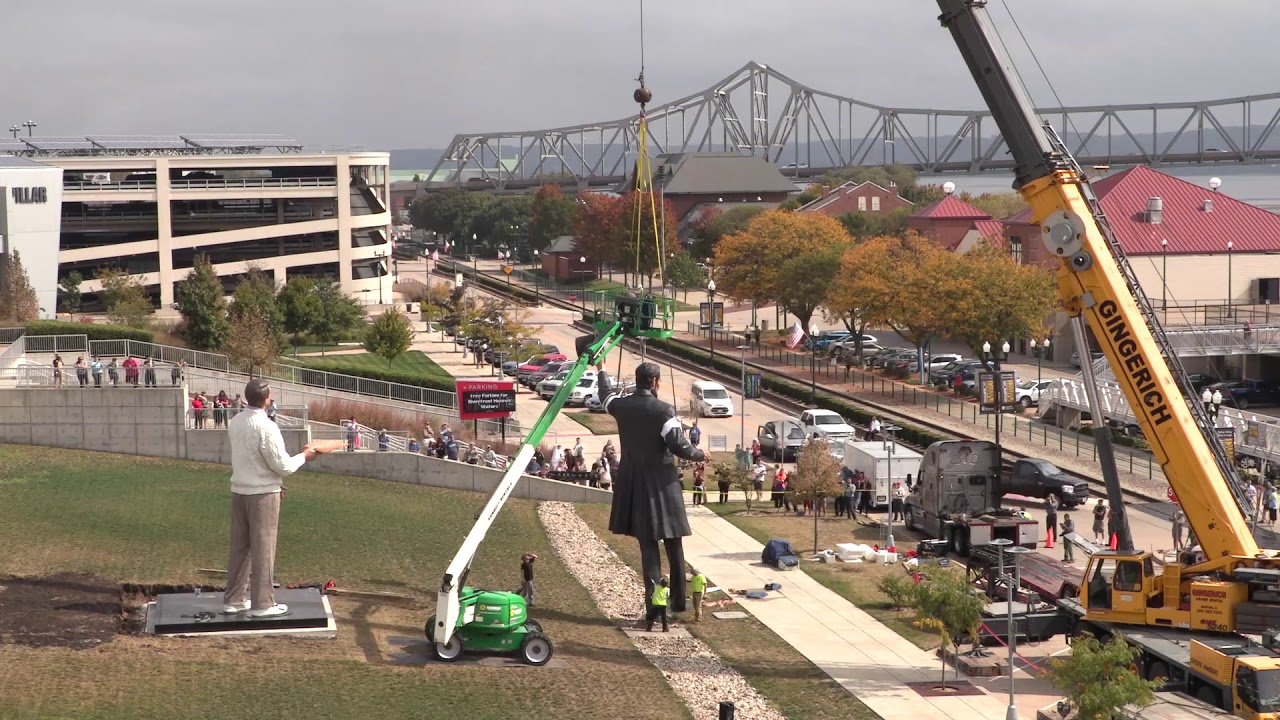 "Return Visit" by Seward Johnson | Installation Time Lapse | Peoria Riverfront Museum