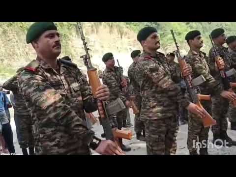 सुबेदार आंन्नद सिंह रावत जी का पार्थिव शरीर को श्री गणेश गोदियाल जी ने दी पुष्पचक्र श्रद्धांजलि।