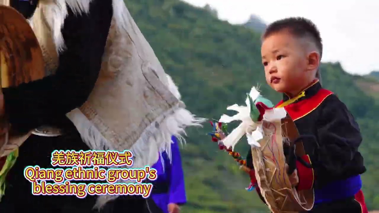 Along the banks of the Minjiang River, fresh plums are in season