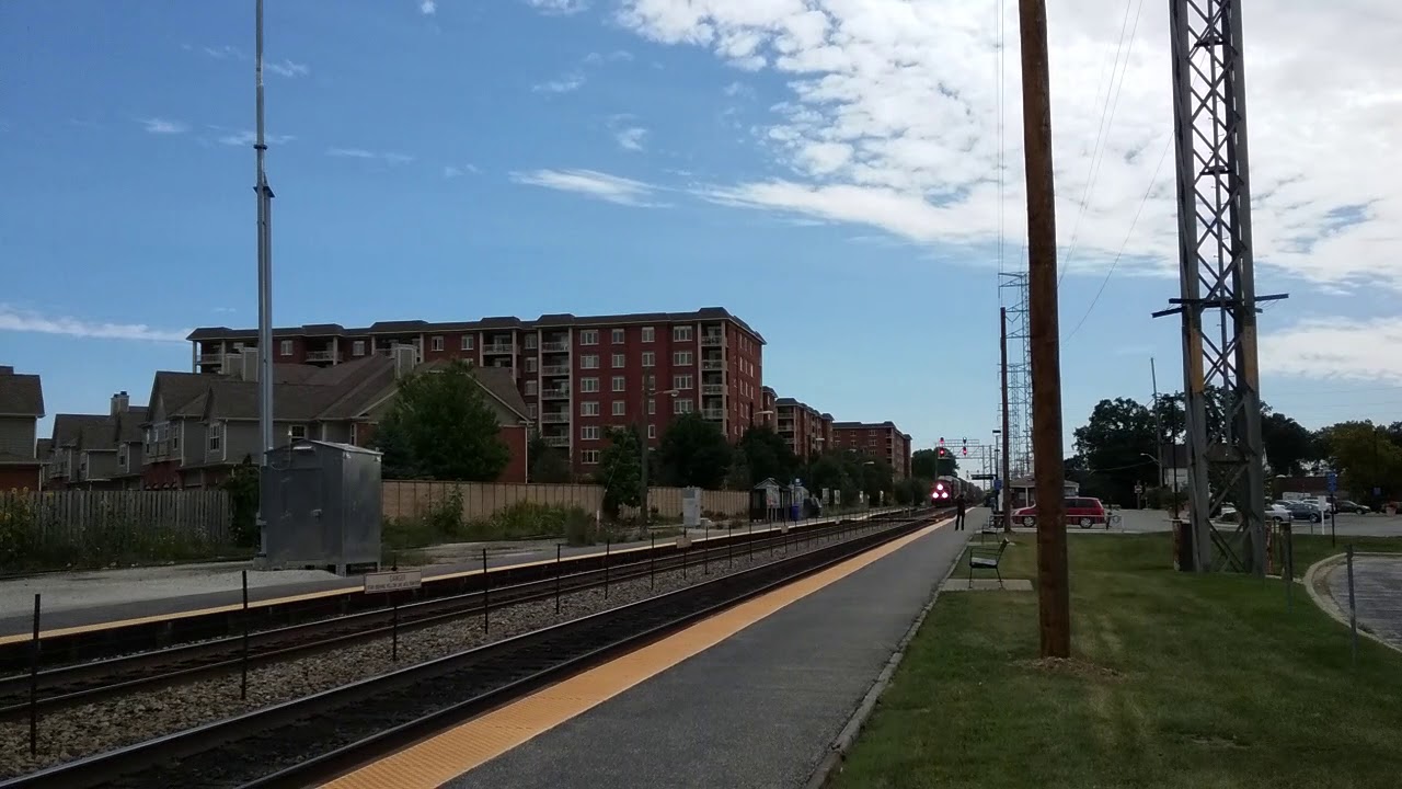 CP 8852 leads CP 199 past Morton Grove