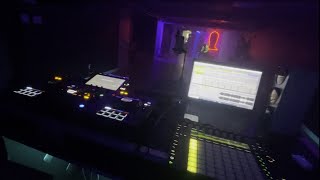 Arturo Nashion playing a dubwise set at Hi5 Studio's 