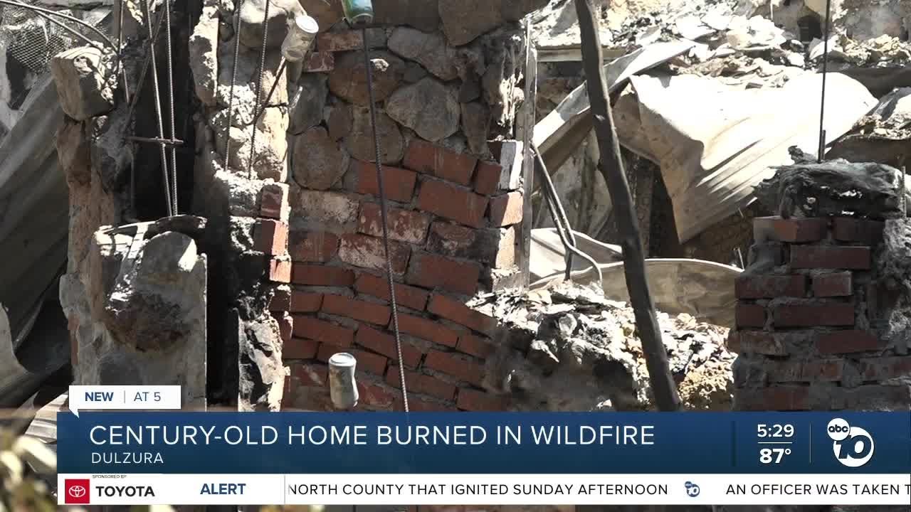 'Amazing' discovery after Border 32 Fire burns century-old home - YouTube