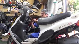 バイク屋の組み立て。スーナー50の外装取り付けに付き合っていただく バイク屋の組み立て。スーナー50の外装取り付けに付き合っていただく