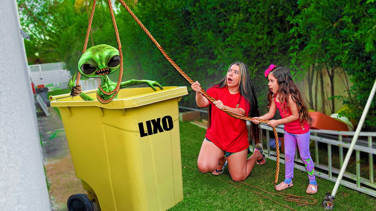 COLOCAMOS A ESTATUA DE ALIENÍGENA DENTRO DO LIXO! 