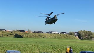 Chinook landt op de arena bij de Balans in Leidschenveen