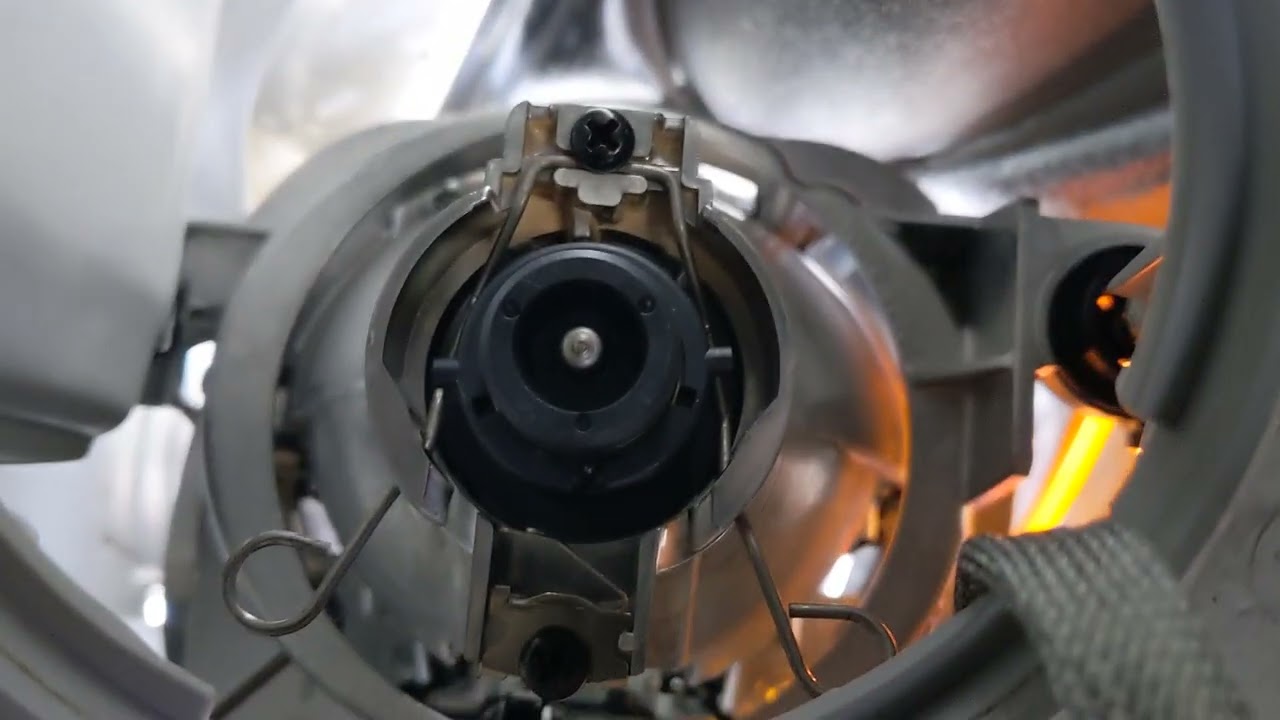 Замена ксеноновых фар на Infiniti G37 2009 года выпуска.