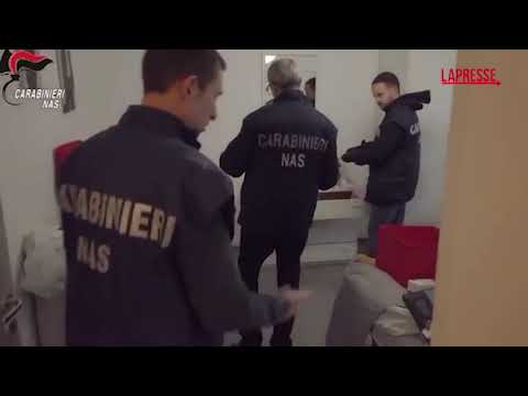 Video Brescia, lesioni a neonato circonciso su tavolo cucina: denunciato medico