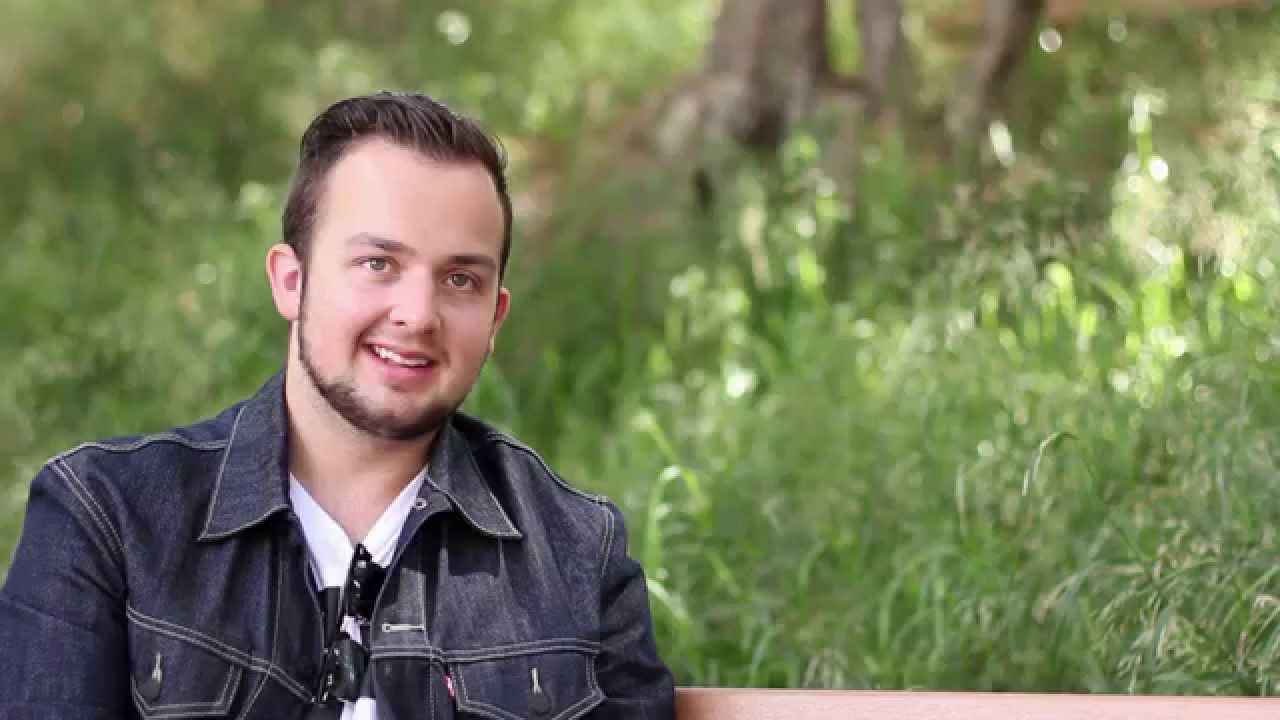 Noah Munck Shakes Off iCarly Identity at Biola - YouTube.