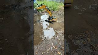 On the track rc excavator huina 1580! #rcexcavator #rcconstruction #huina #huinaexcavator #shorts