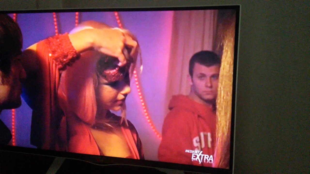 Cesaroni 3 Alice balla per la festa di Jolanda