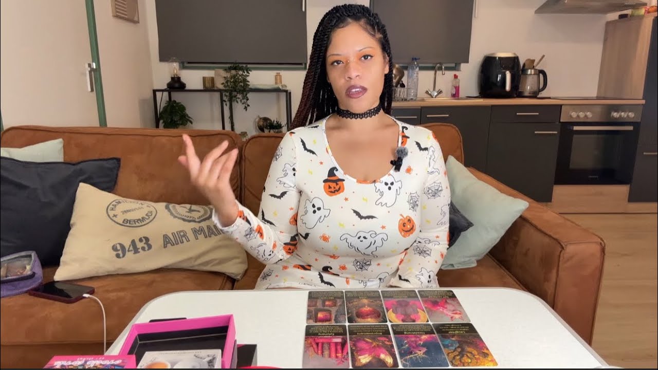 ЭТУ КОНСЕРВАТИВНУЮ ЖЕНЩИНУ ВОЗМУЩАЕТ ВАША ПРОЗРАЧНОСТЬ И ОТКРЫТОСТЬ! ДРУГИЕ СОБИРАЮТСЯ К ВАМ!