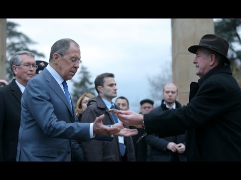 Передача офицерской сабли, предназначенной в дар семье Героя России О А Пешкова