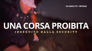 CORRO di NOTTE a DA NANG: entro in una zona VIETATA inseguito 😱🇻🇳 (Vietnam)