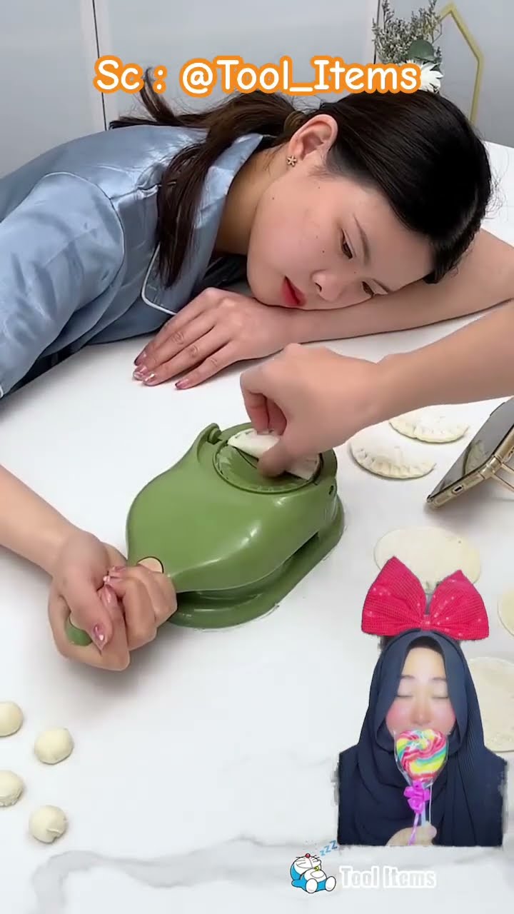 DIA MALAS BANGET DI SURUH BIKIN KUE ⁉️ untung ada Alat Cetak Praktis ? @Tool_Items #shorts #funny