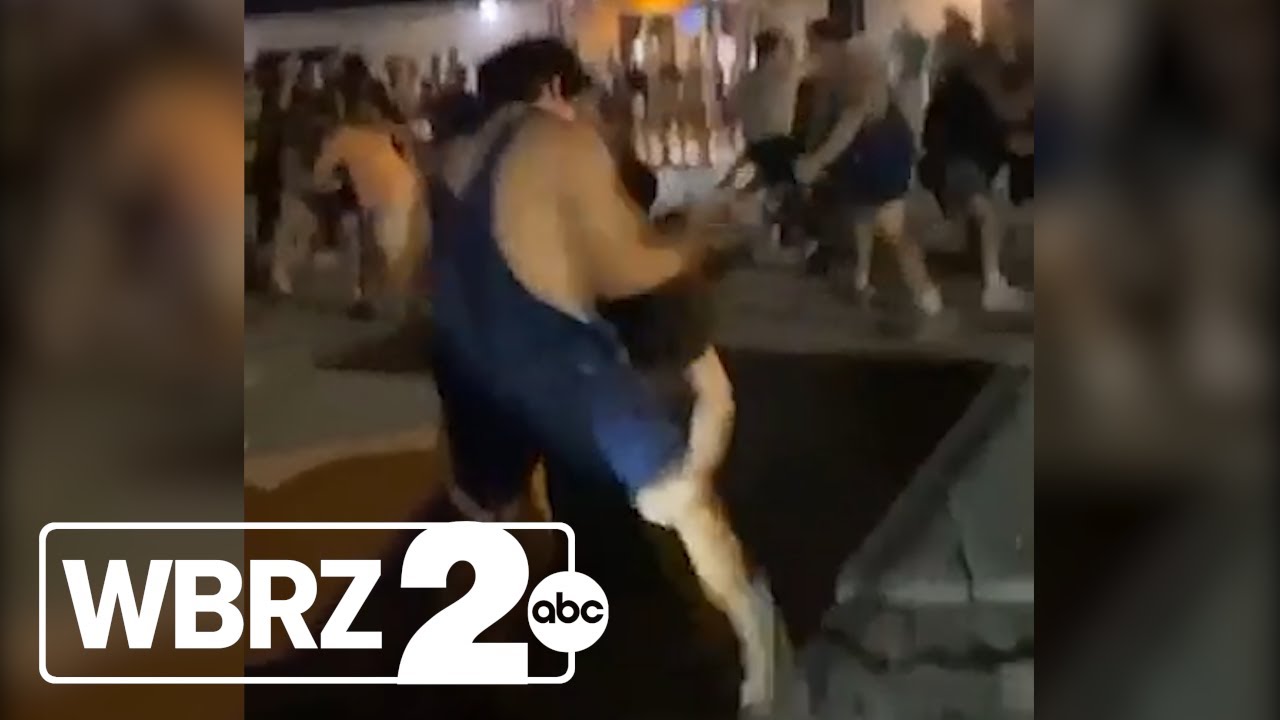 Huge fight breaks out at bar near LSU - YouTube