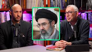 Thumbnail of the video “פודקאסט על המשמעות - תמיר דורטל - מי אתה מוג׳תבא חמינאי? | אלכס גרינברג על תרחיש הפלת המשטר”