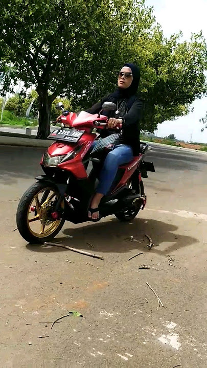 wanita berhijab pake Beat karbu #dangdut #music #dangdutkoplo #storywa #viralvideo