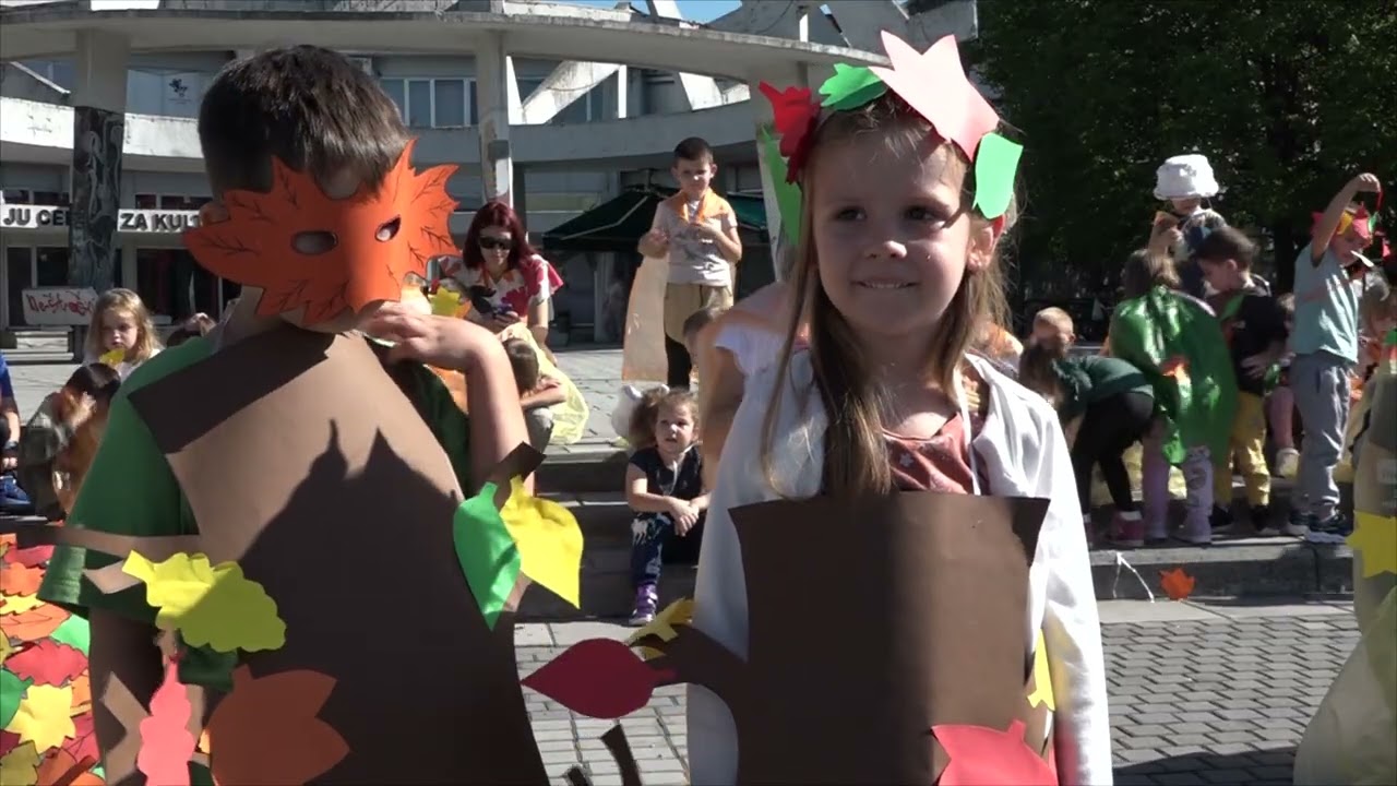 Dobrodošlica jeseni: Mališani iz „Vrtića Čarolija“ ukrasili ulice Lukavca