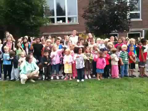 Racine Montessori School sings for peace