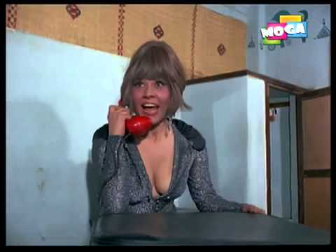 شويكار و صدرها العارى