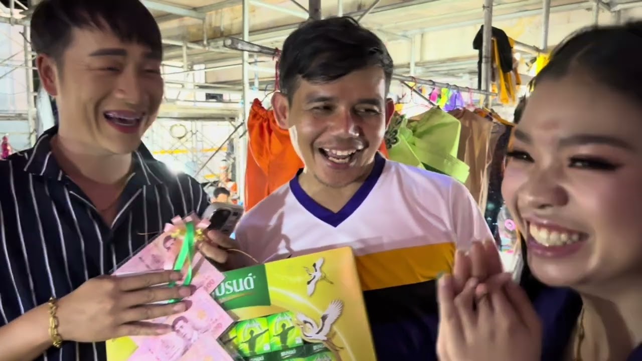 อุ๋งอิ๋งมอบ กระเช้า ขอพรกับพ่อๆแม่ๆ/ครู