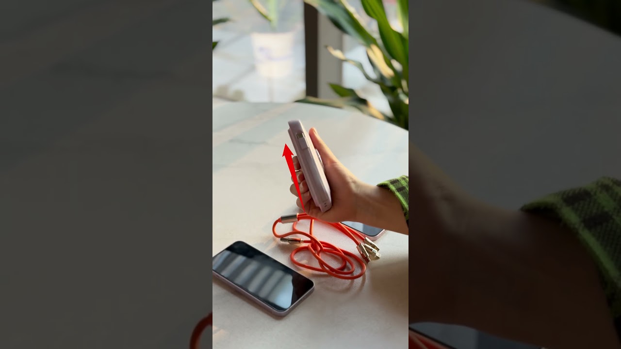 No need cables!2 built-in charging cables&10000mAh battery:power up to 2 devices simultaneously.