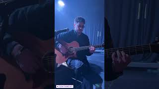 Semicenk Gitar Çalıyor