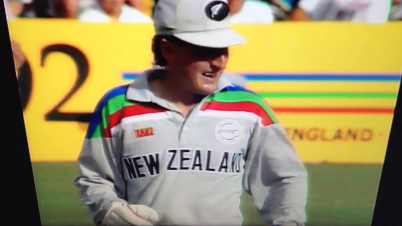 Funny cricket umpire Mr Reporter YouTube