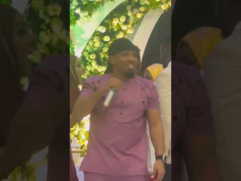 TUNDAMAN SHABIKI WA SIMBA AIMBA KWENYE HARUSI YA MTANGAZAJI WA YANGA TV MAMBO SAFI KABISA 